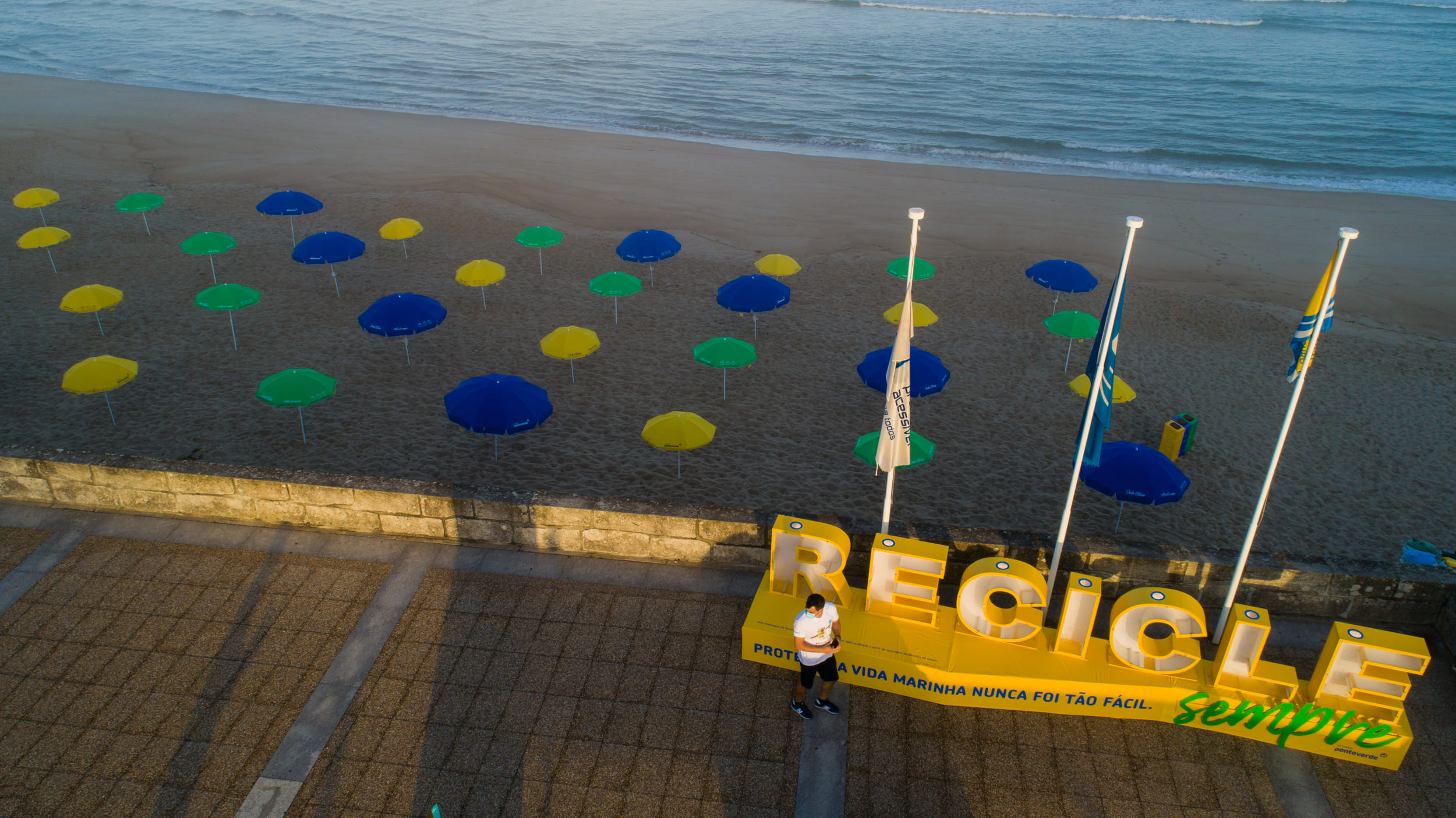 Sociedade Ponto Verde leva Reciclagem à Praia e pede que onde estiver #RecicleSempre