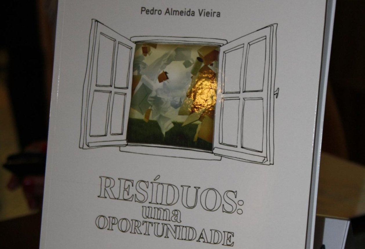 Sociedade Ponto Verde lança livro sobre a história dos resíduos